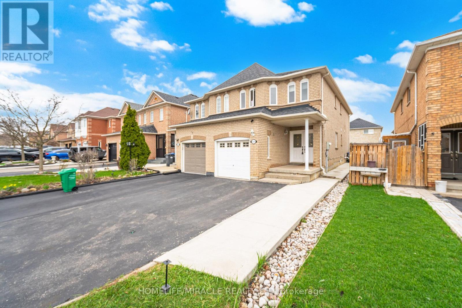 200 Tiller Trail, Brampton, Ontario  L6X 4T1 - Photo 5 - W13016094