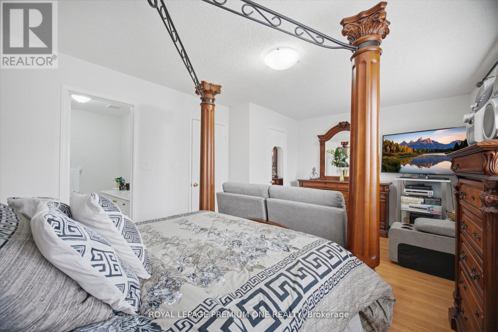 64 Mare Crescent, Toronto, Ontario  M9W 7E7 - Photo 24 - W13016106