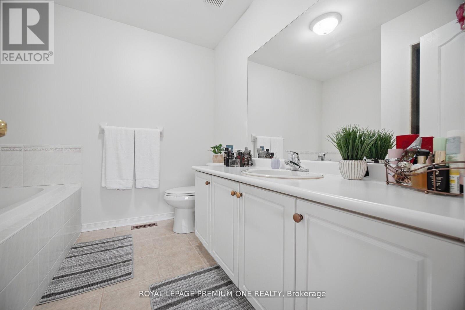 64 Mare Crescent, Toronto, Ontario  M9W 7E7 - Photo 25 - W13016106