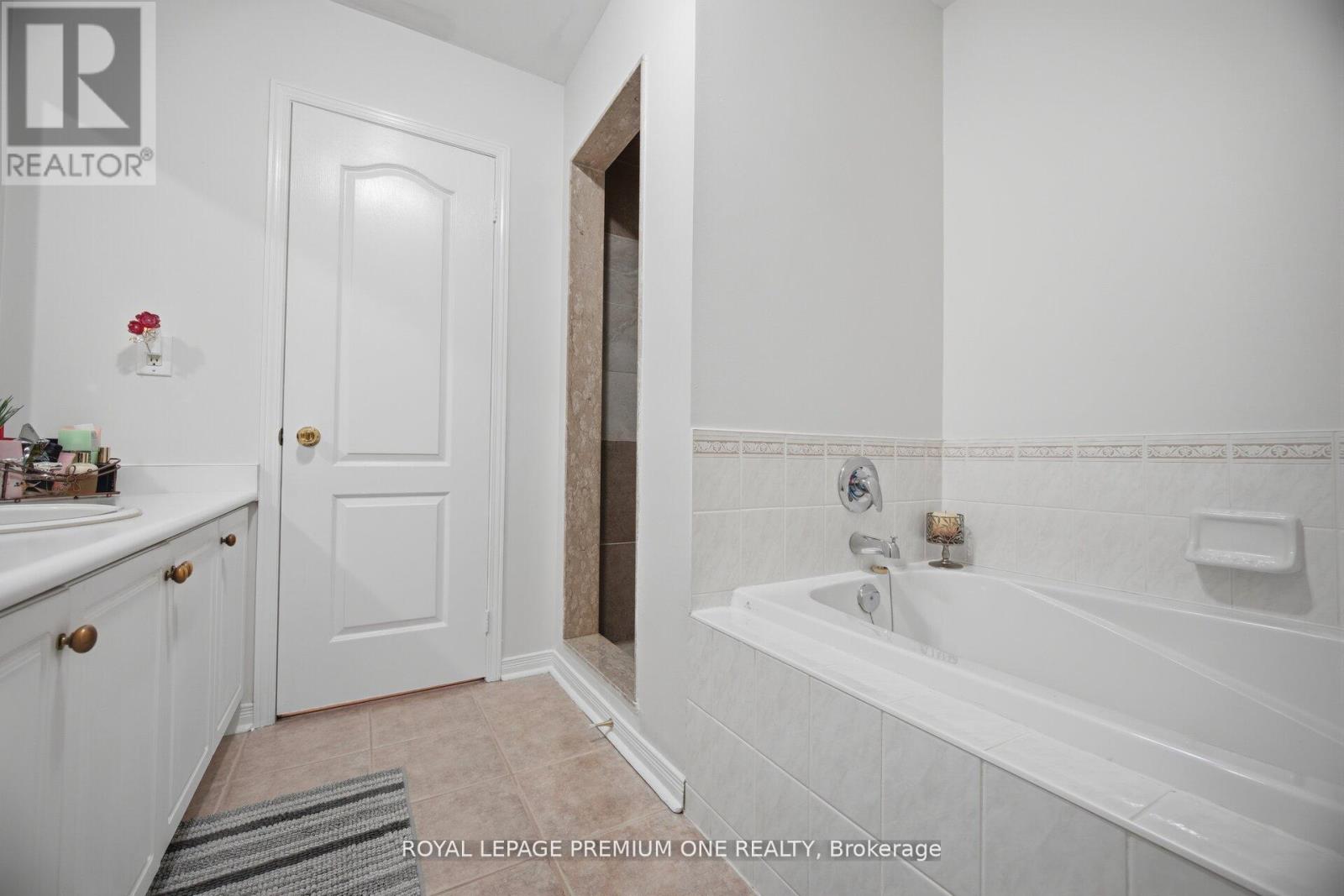 64 Mare Crescent, Toronto, Ontario  M9W 7E7 - Photo 26 - W13016106