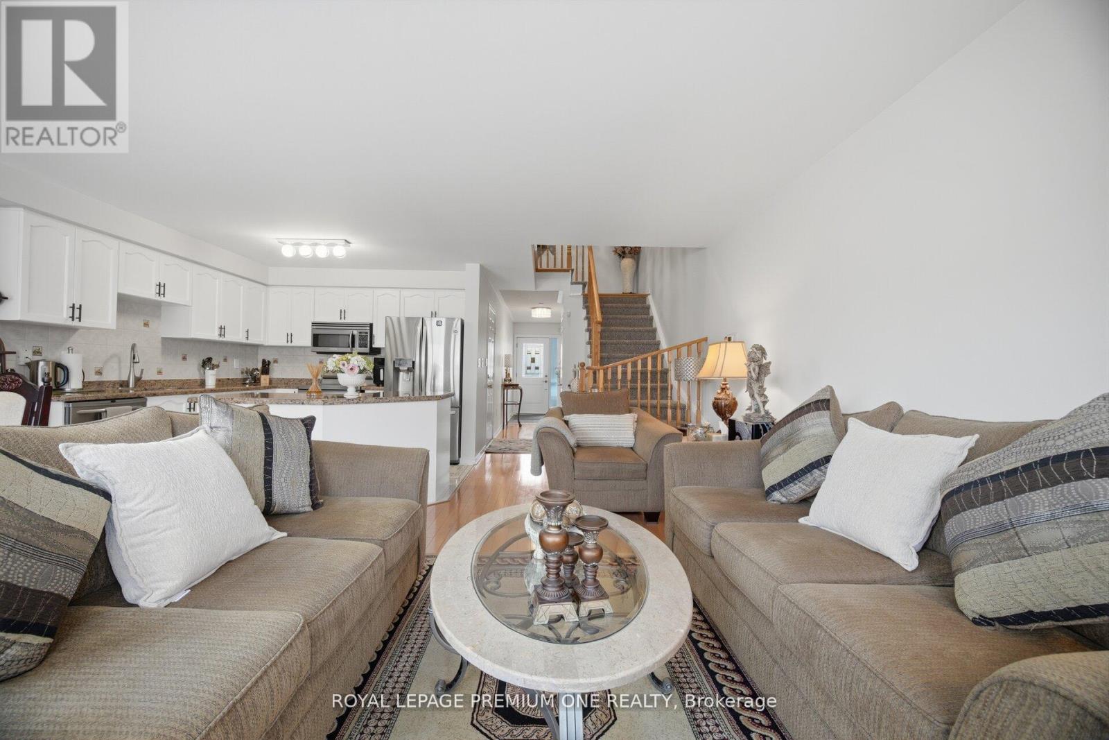 64 Mare Crescent, Toronto, Ontario  M9W 7E7 - Photo 6 - W13016106