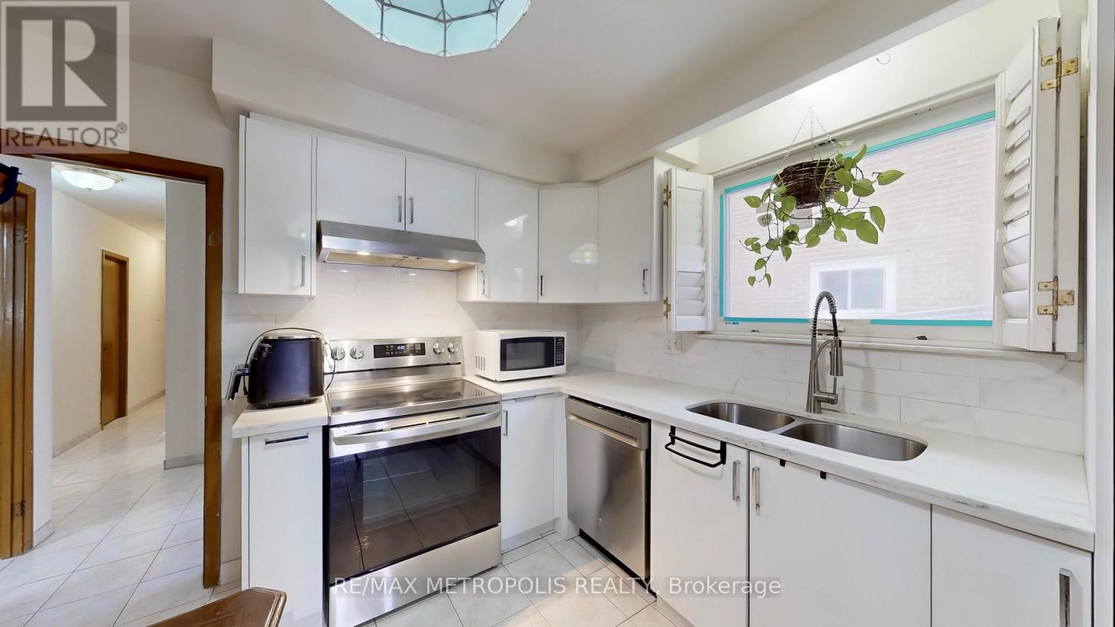 68 Paulvale Crescent, Toronto, Ontario  M3J 1K5 - Photo 11 - W13016128