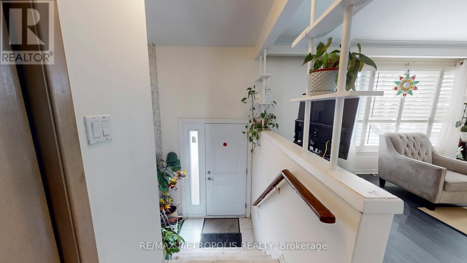 68 Paulvale Crescent, Toronto, Ontario  M3J 1K5 - Photo 2 - W13016128