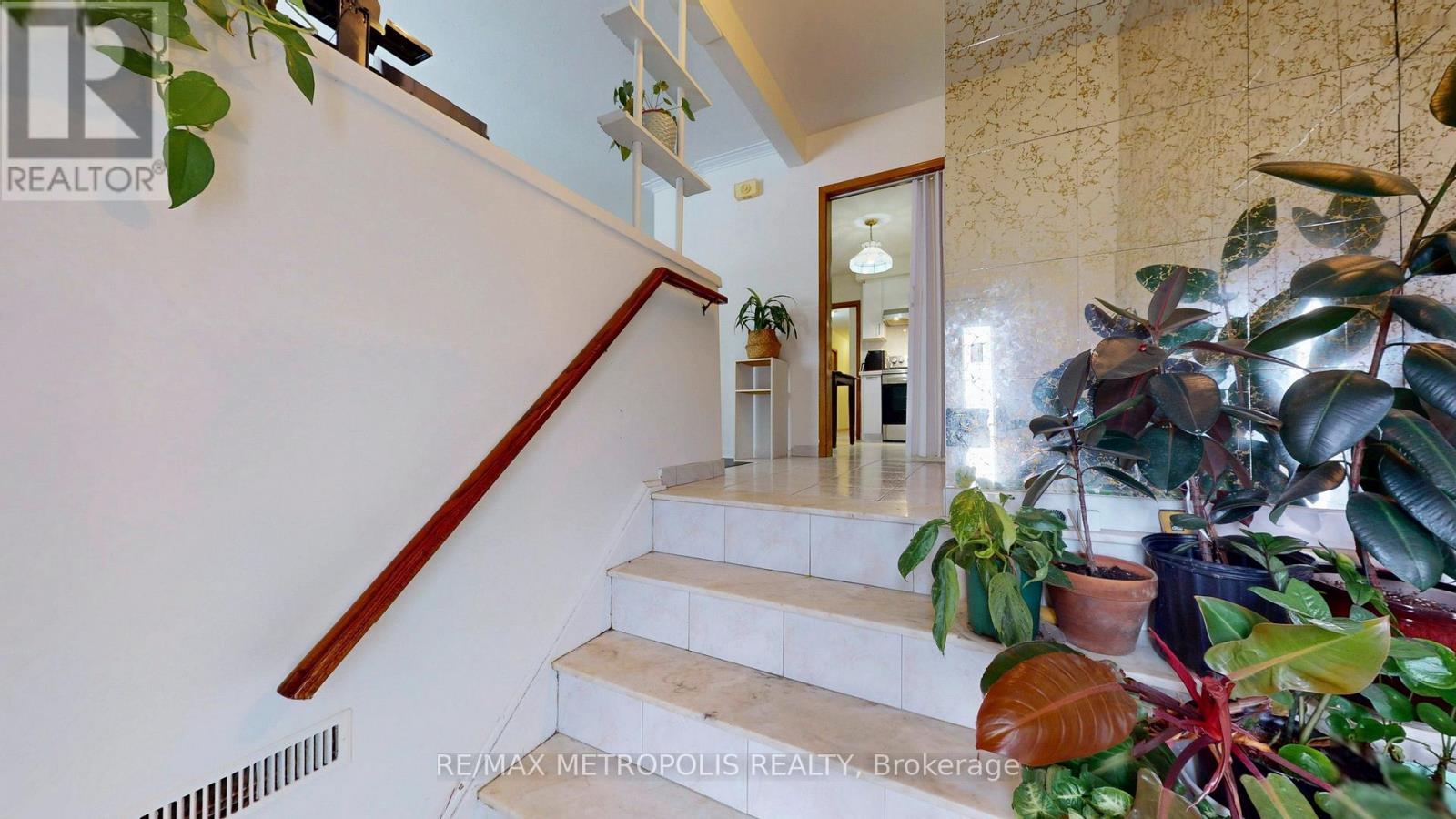 68 Paulvale Crescent, Toronto, Ontario  M3J 1K5 - Photo 3 - W13016128