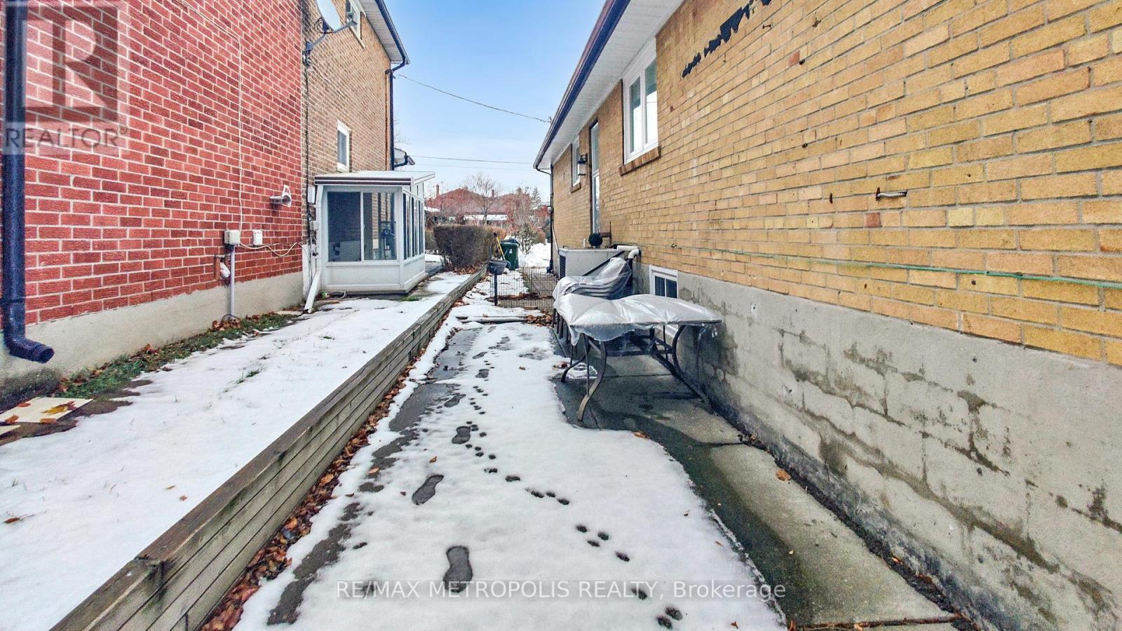 68 Paulvale Crescent, Toronto, Ontario  M3J 1K5 - Photo 46 - W13016128