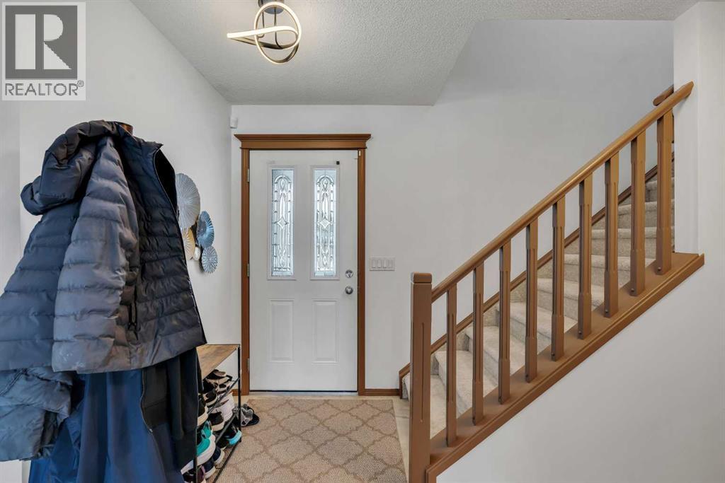 265 Bridlemeadows Common Sw, Calgary, Alberta  T2Y 4V4 - Photo 3 - A2302149