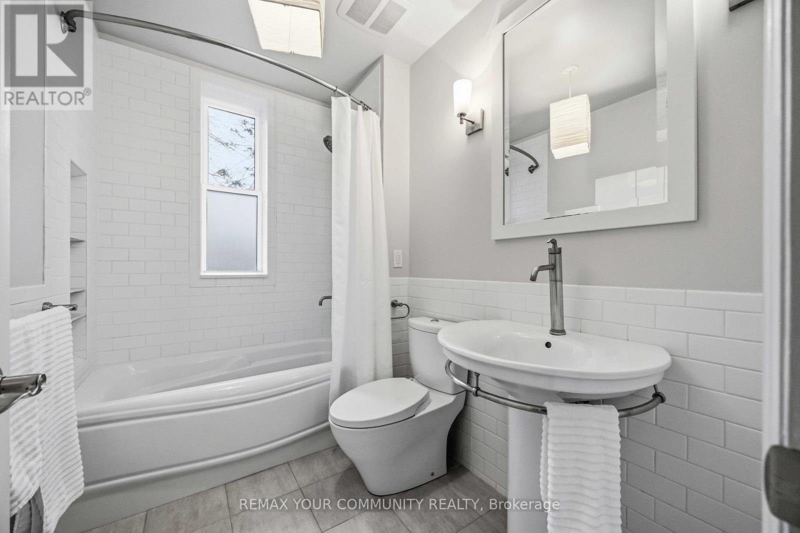 154 Riverdale Avenue, Toronto, Ontario  M4K 1C3 - Photo 28 - E12998736