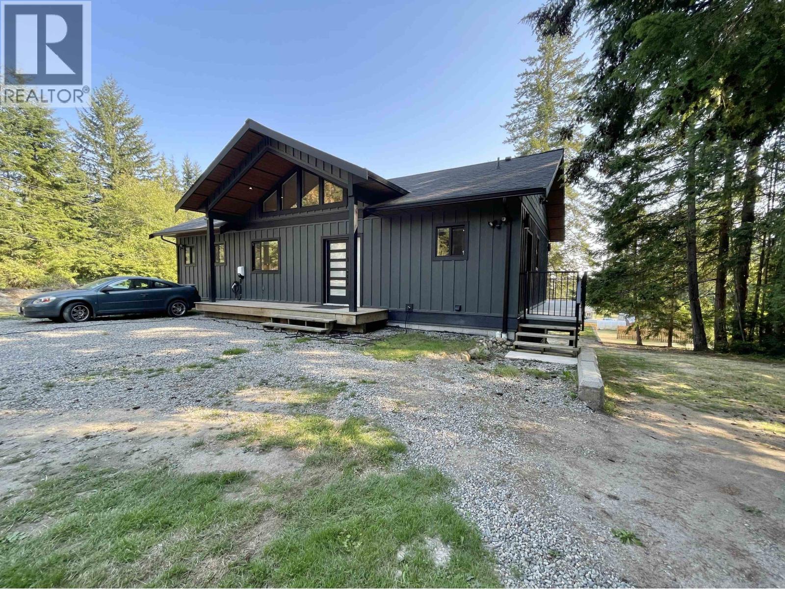 915 Payne Road, Gibsons, British Columbia  V0N 1V7 - Photo 3 - R3113072