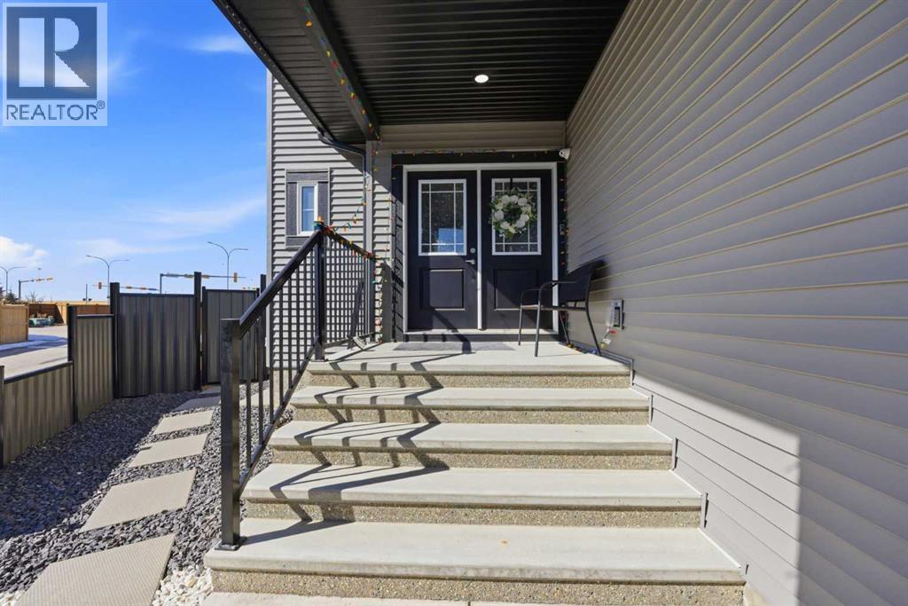1153 Chinook Gate Bay Sw, Airdrie, Alberta  T4B 5J1 - Photo 3 - A2303098