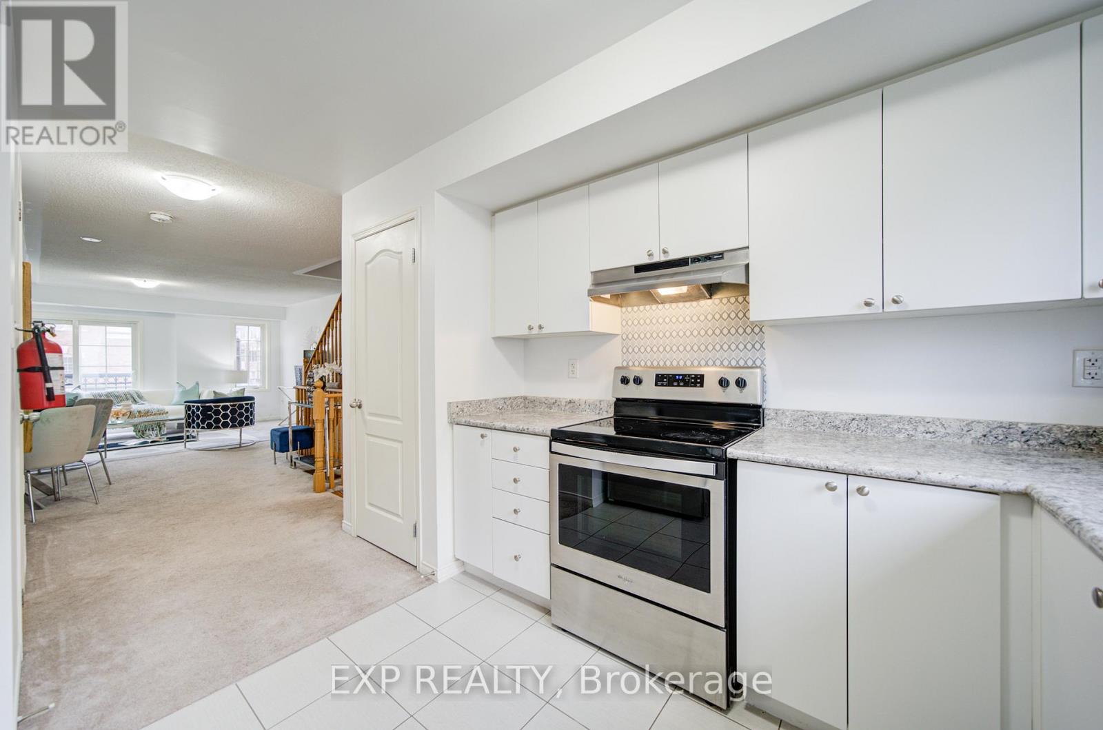 2723 Deputy Minister Path, Oshawa, Ontario  L1L 0M7 - Photo 4 - E13016184