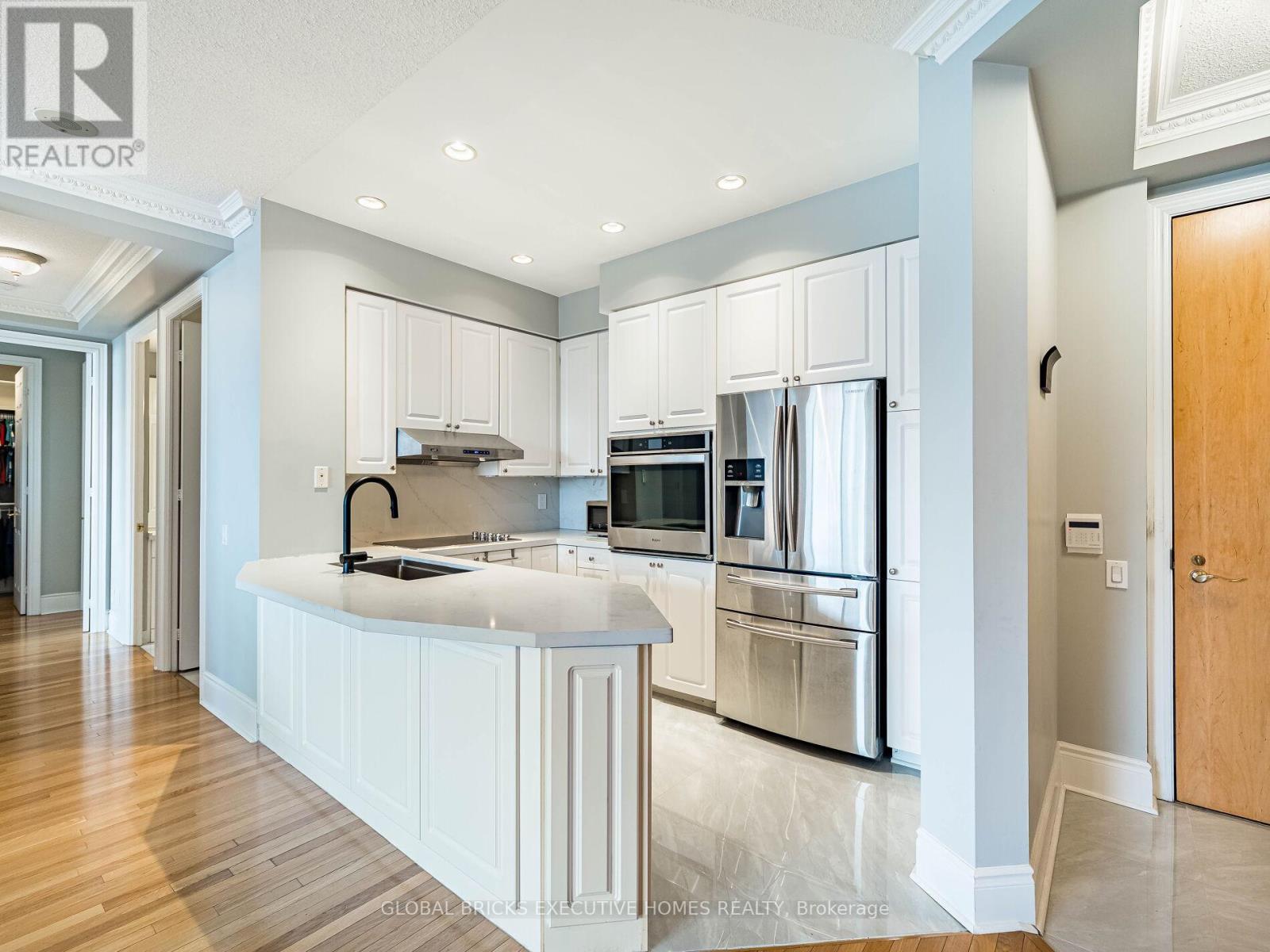 Pho8 - 25 Kingsbridge Garden Circle, Mississauga, Ontario  L5R 4B1 - Photo 16 - W12988996