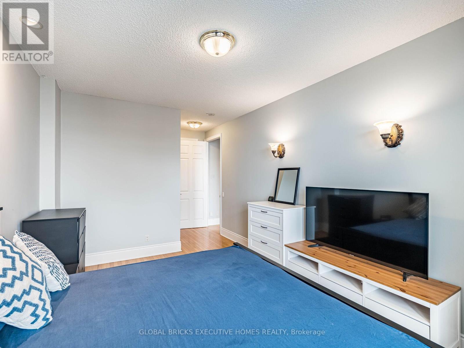 Pho8 - 25 Kingsbridge Garden Circle, Mississauga, Ontario  L5R 4B1 - Photo 21 - W12988996