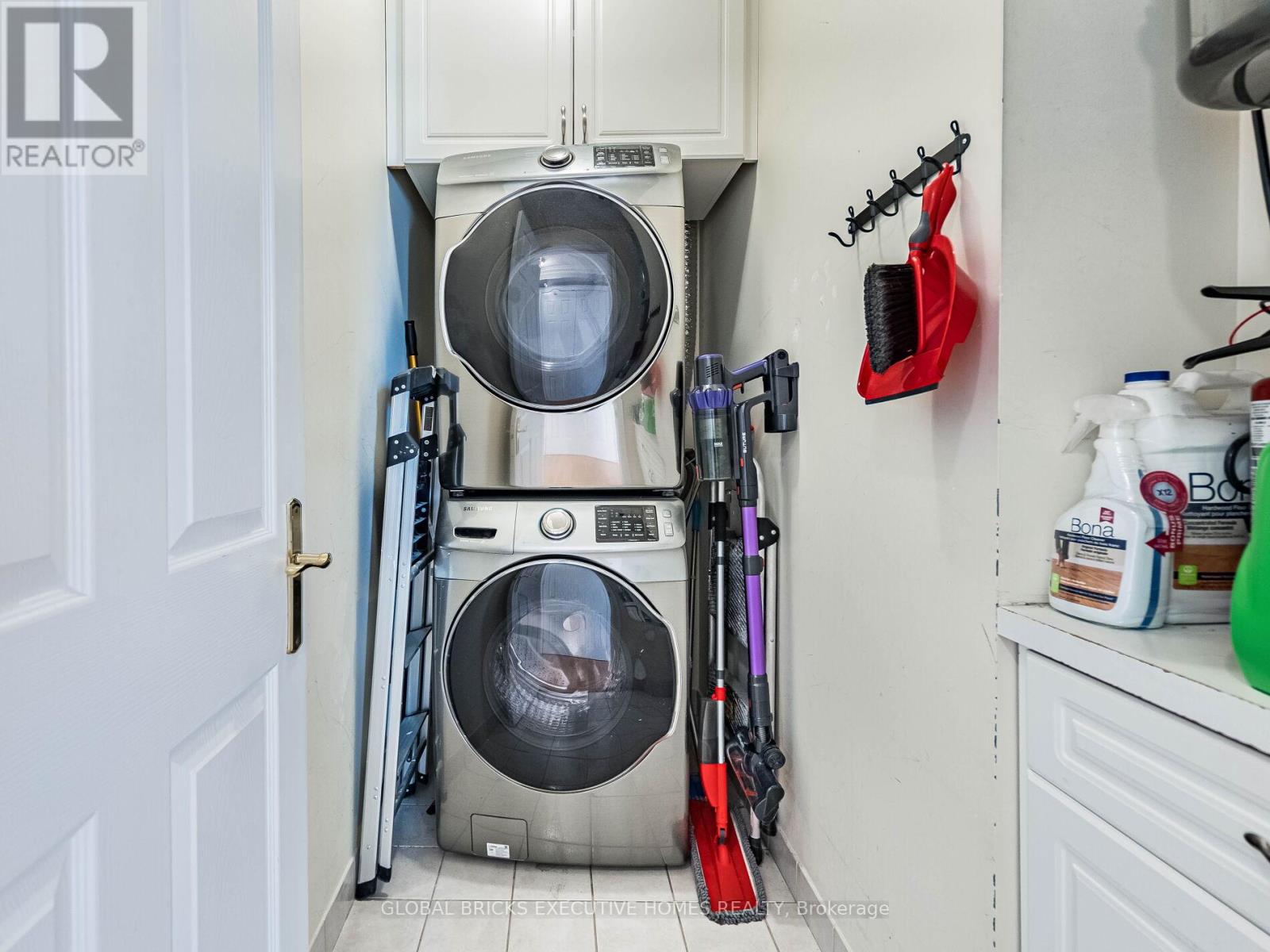 Pho8 - 25 Kingsbridge Garden Circle, Mississauga, Ontario  L5R 4B1 - Photo 29 - W12988996