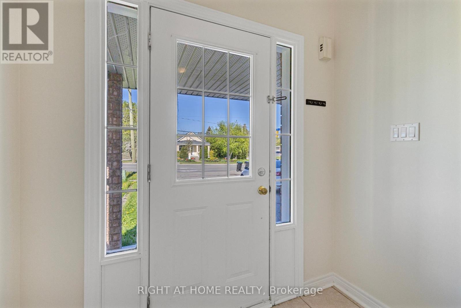 173 Simcoe Road, Bradford West Gwillimbury, Ontario  L3Z 1Y3 - Photo 4 - N13016166