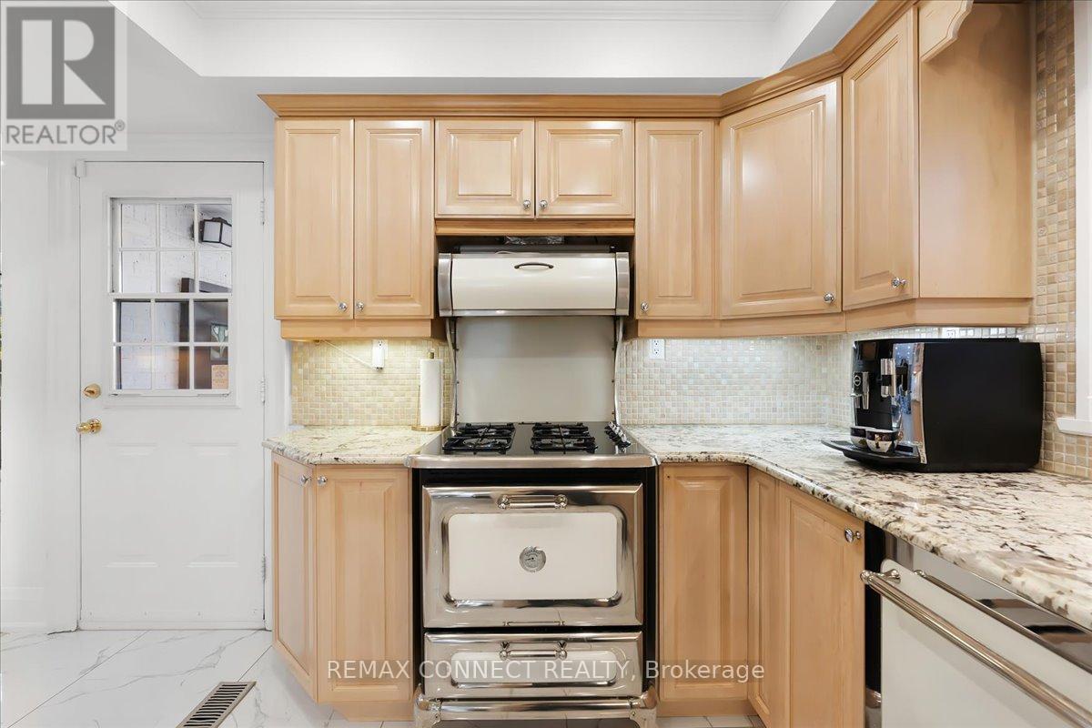 2491 Parmeer Drive, Mississauga, Ontario  L5C 2Y3 - Photo 10 - W13016154