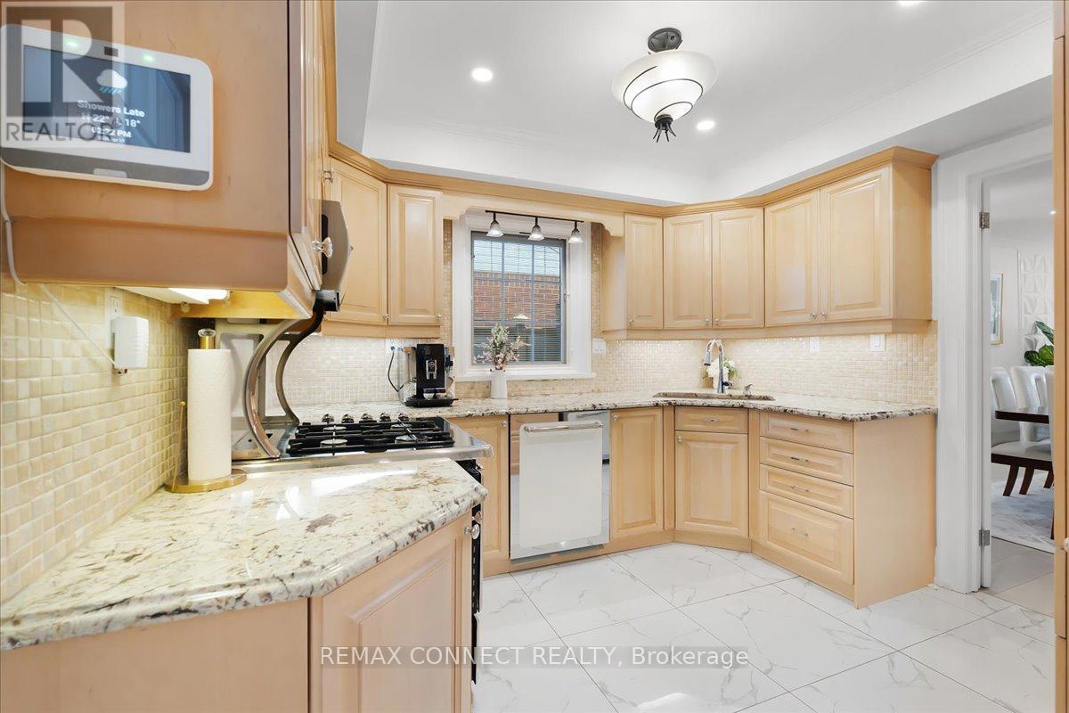 2491 Parmeer Drive, Mississauga, Ontario  L5C 2Y3 - Photo 11 - W13016154