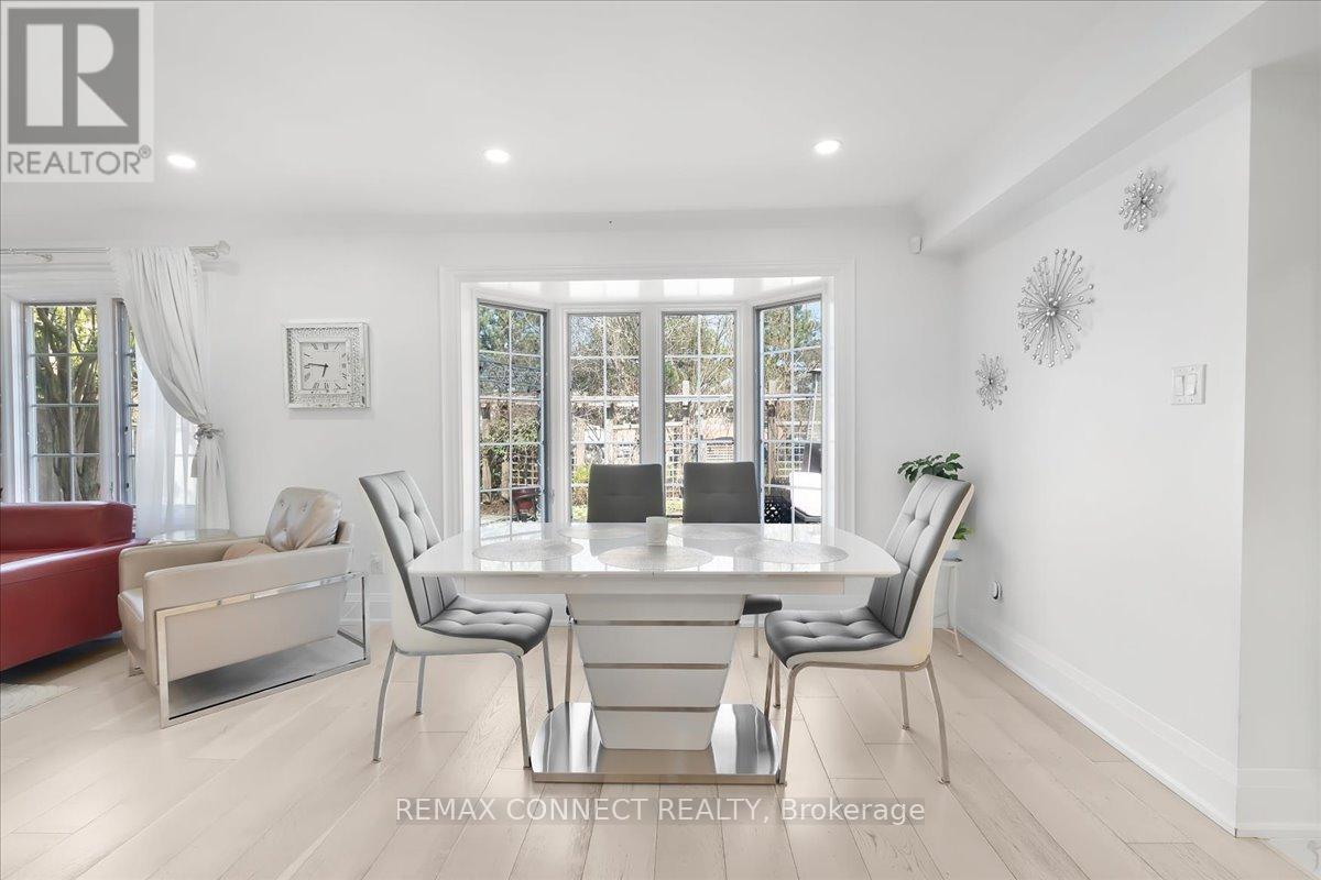 2491 Parmeer Drive, Mississauga, Ontario  L5C 2Y3 - Photo 13 - W13016154