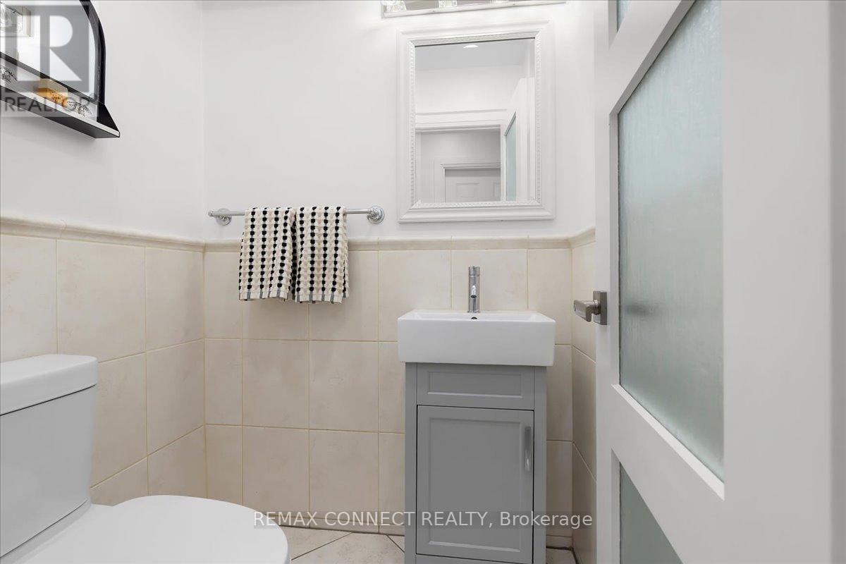 2491 Parmeer Drive, Mississauga, Ontario  L5C 2Y3 - Photo 16 - W13016154