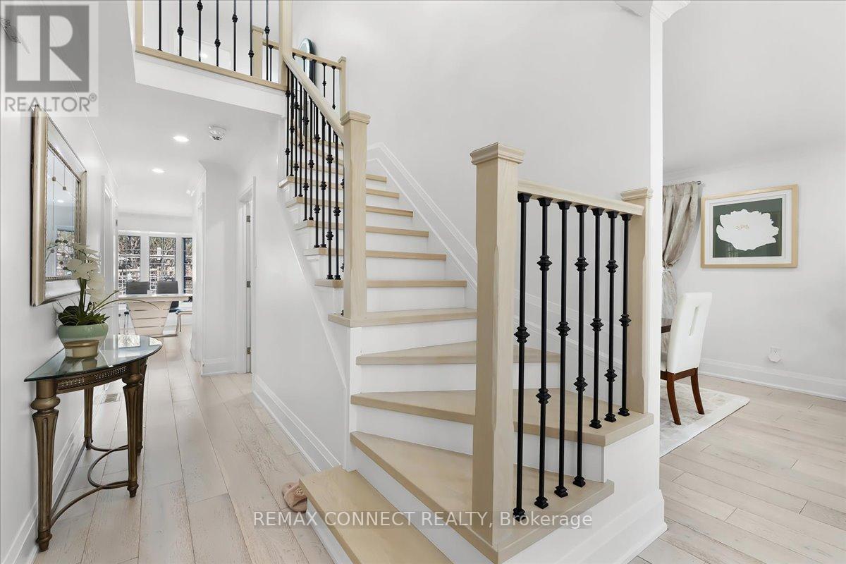 2491 Parmeer Drive, Mississauga, Ontario  L5C 2Y3 - Photo 17 - W13016154