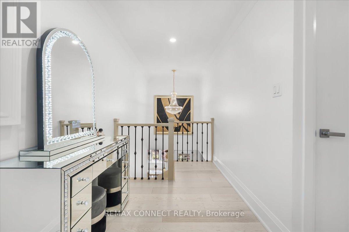 2491 Parmeer Drive, Mississauga, Ontario  L5C 2Y3 - Photo 18 - W13016154