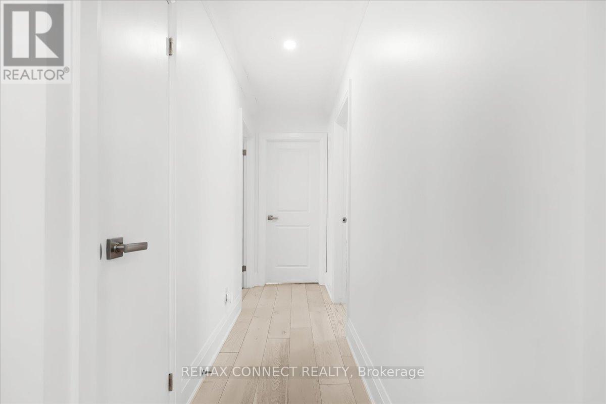 2491 Parmeer Drive, Mississauga, Ontario  L5C 2Y3 - Photo 19 - W13016154