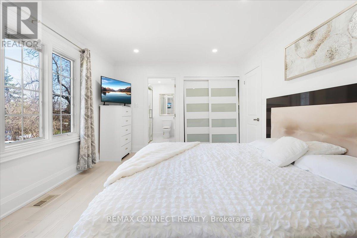 2491 Parmeer Drive, Mississauga, Ontario  L5C 2Y3 - Photo 22 - W13016154