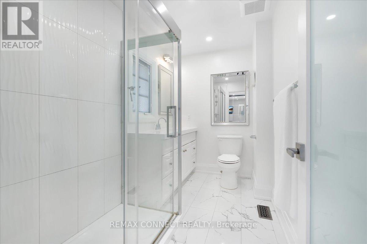 2491 Parmeer Drive, Mississauga, Ontario  L5C 2Y3 - Photo 23 - W13016154