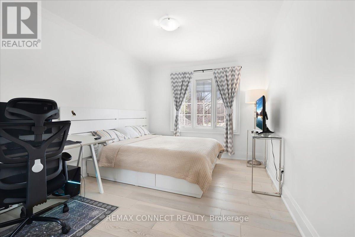 2491 Parmeer Drive, Mississauga, Ontario  L5C 2Y3 - Photo 25 - W13016154