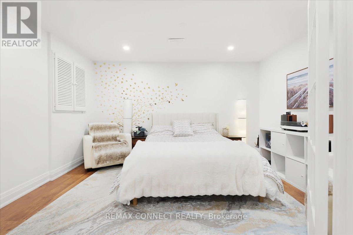 2491 Parmeer Drive, Mississauga, Ontario  L5C 2Y3 - Photo 33 - W13016154