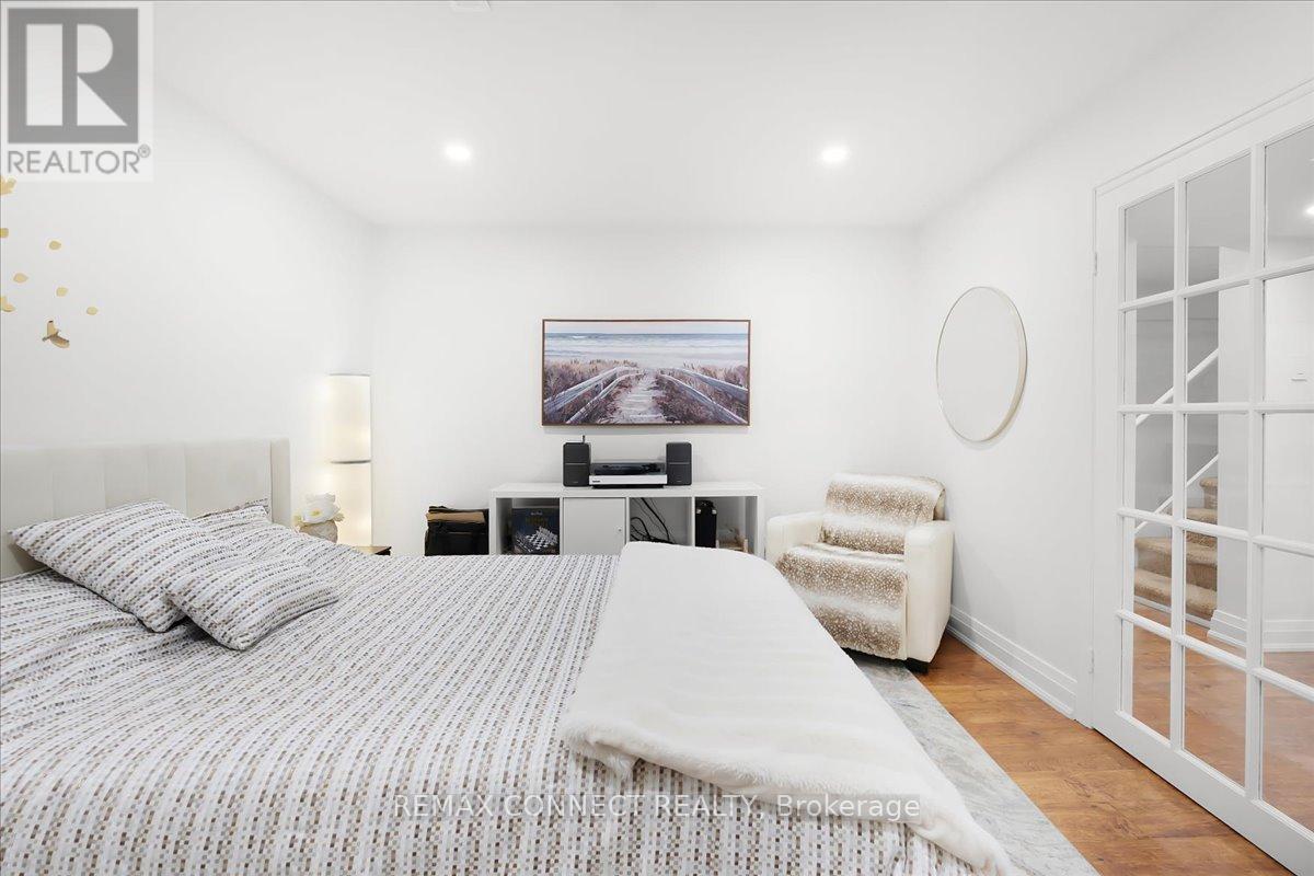 2491 Parmeer Drive, Mississauga, Ontario  L5C 2Y3 - Photo 34 - W13016154