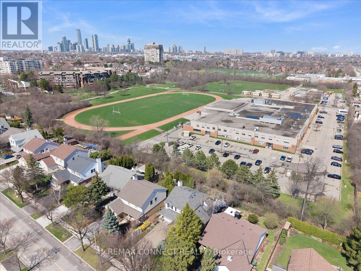 2491 Parmeer Drive, Mississauga, Ontario  L5C 2Y3 - Photo 45 - W13016154