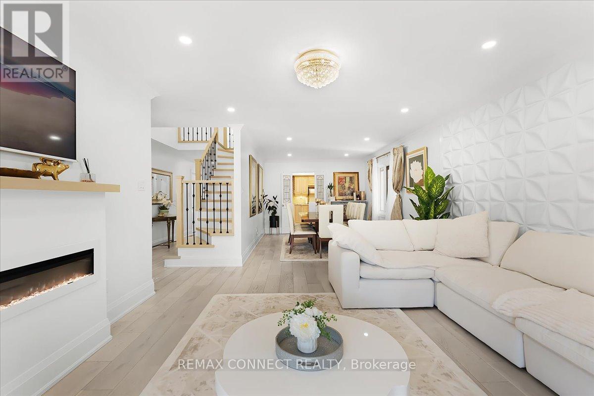 2491 Parmeer Drive, Mississauga, Ontario  L5C 2Y3 - Photo 7 - W13016154