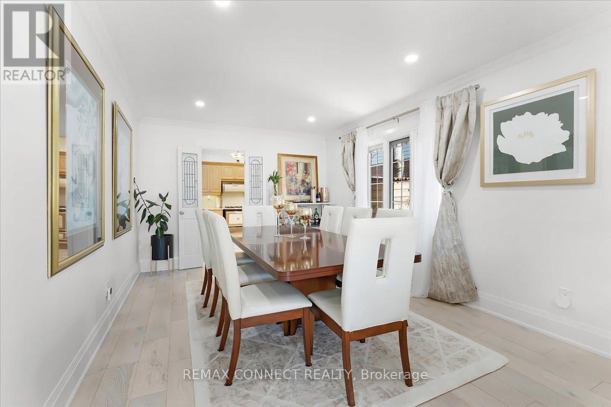 2491 Parmeer Drive, Mississauga, Ontario  L5C 2Y3 - Photo 8 - W13016154