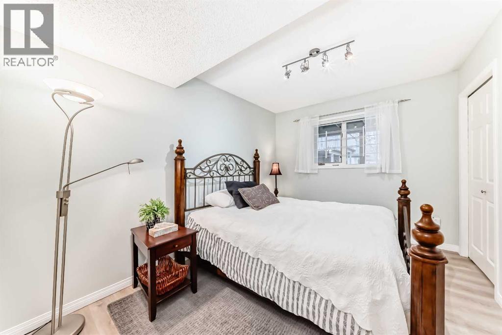 19 Sunlake Gardens Se, Calgary, Alberta  T2X 3G4 - Photo 28 - A2300691