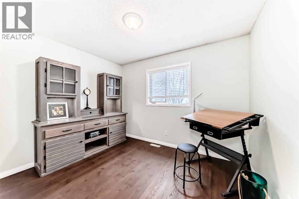 19 Sunlake Gardens Se, Calgary, Alberta  T2X 3G4 - Photo 24 - A2300691