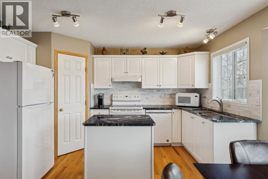 235 Sierra Morena Close Sw, Calgary, Alberta  T3H 3G3 - Photo 7 - A2302035