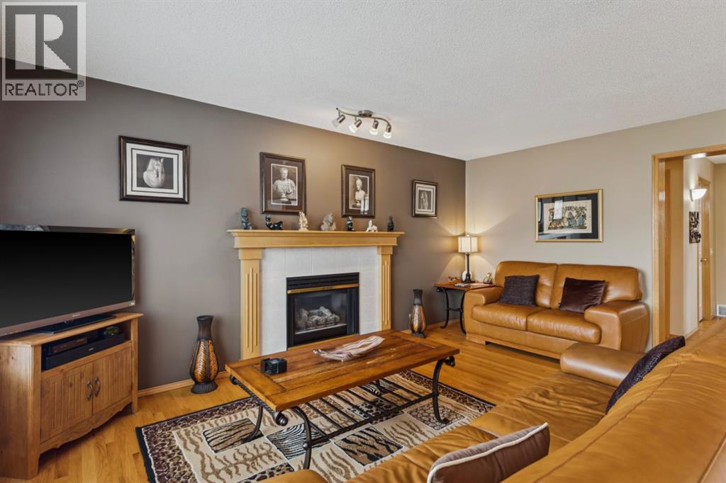 235 Sierra Morena Close Sw, Calgary, Alberta  T3H 3G3 - Photo 4 - A2302035