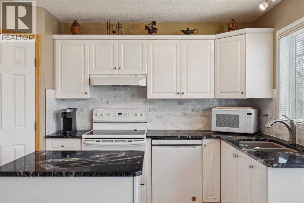 235 Sierra Morena Close Sw, Calgary, Alberta  T3H 3G3 - Photo 8 - A2302035