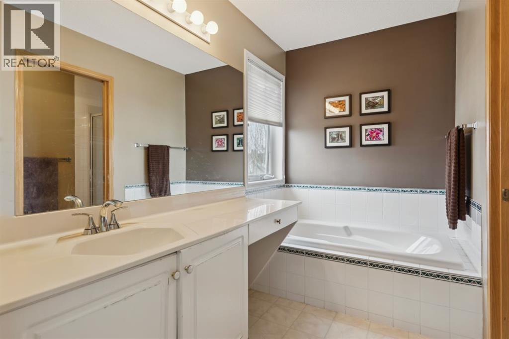 235 Sierra Morena Close Sw, Calgary, Alberta  T3H 3G3 - Photo 19 - A2302035