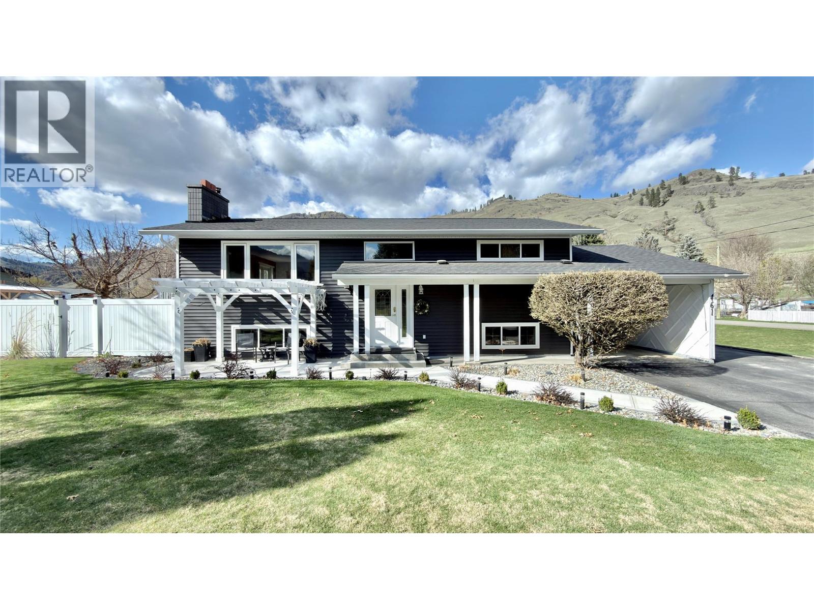 461 Eighth Avenue, Midway, British Columbia