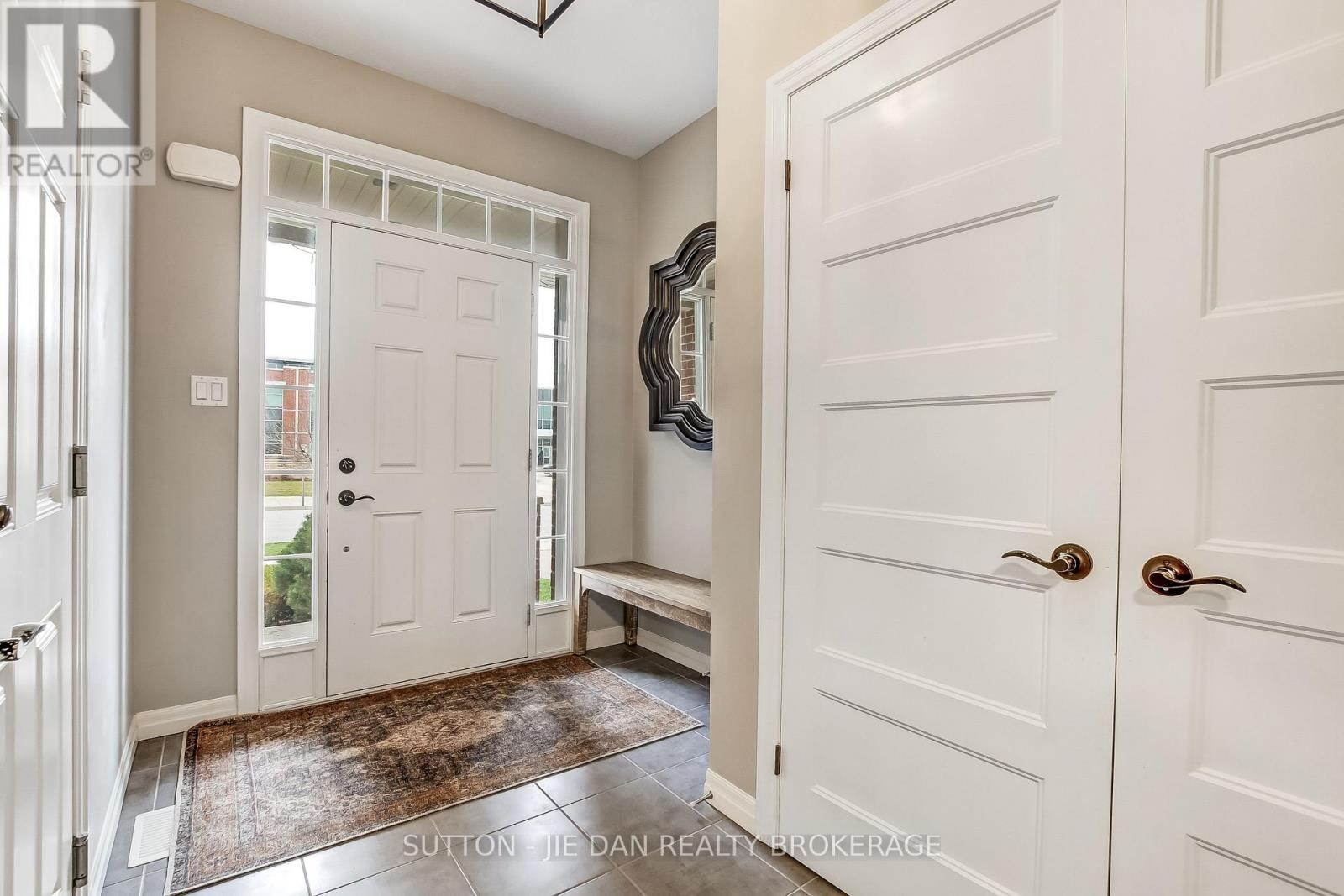 2722 Tokala Trail, London North, Ontario  N6G 0L6 - Photo 10 - X13016208