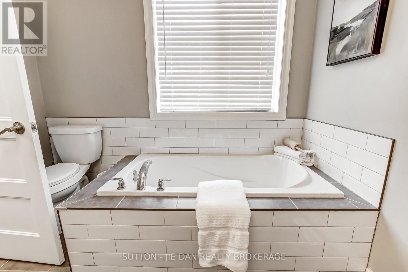 2722 Tokala Trail, London North, Ontario  N6G 0L6 - Photo 18 - X13016208