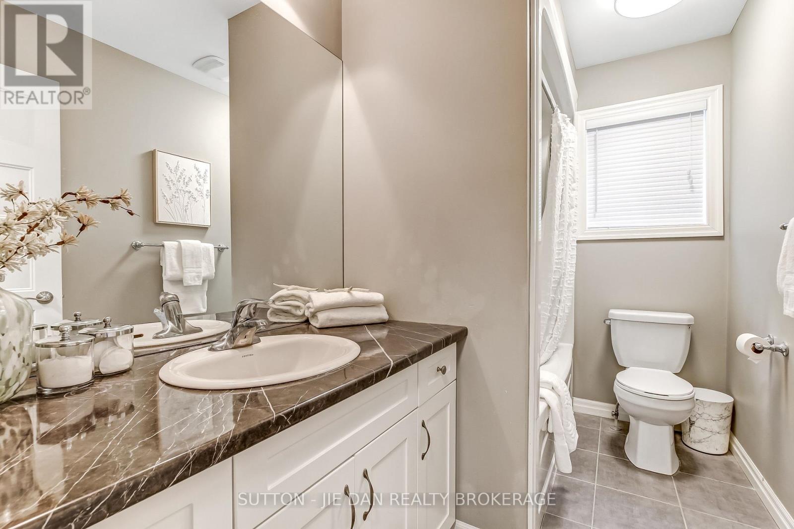 2722 Tokala Trail, London North, Ontario  N6G 0L6 - Photo 24 - X13016208