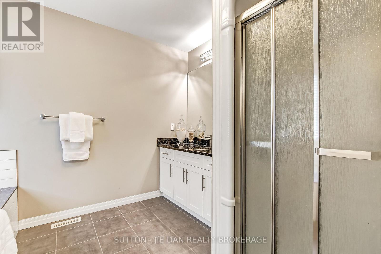 2722 Tokala Trail, London North, Ontario  N6G 0L6 - Photo 25 - X13016208