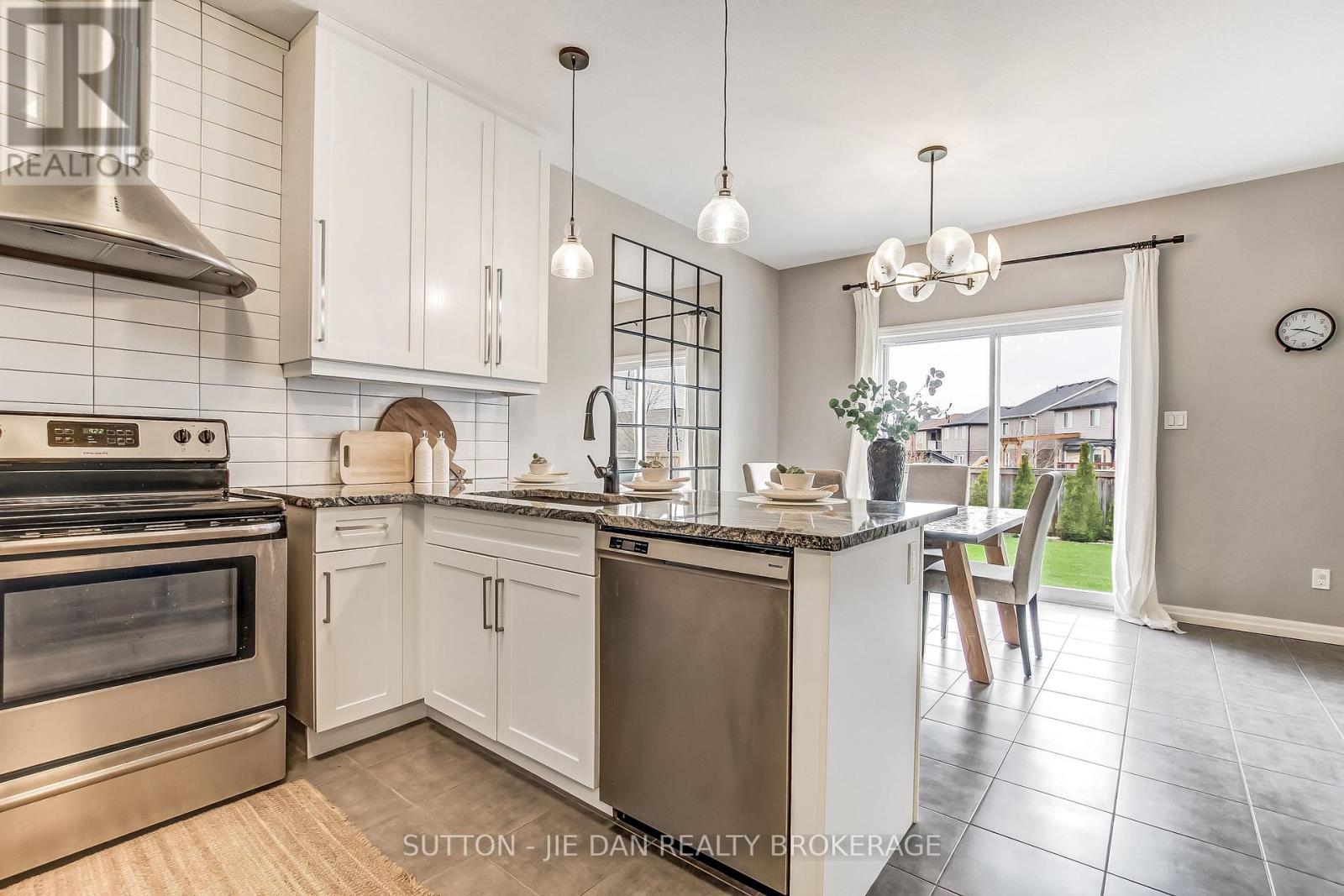 2722 Tokala Trail, London North, Ontario  N6G 0L6 - Photo 4 - X13016208