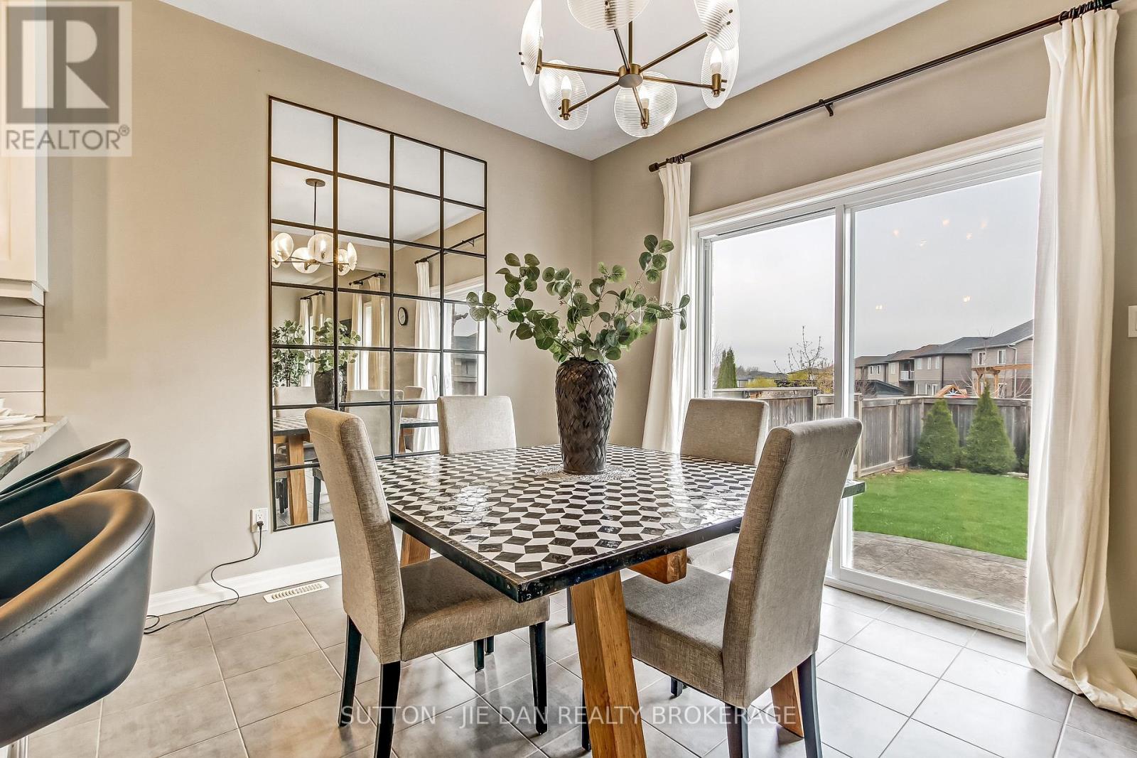 2722 Tokala Trail, London North, Ontario  N6G 0L6 - Photo 8 - X13016208