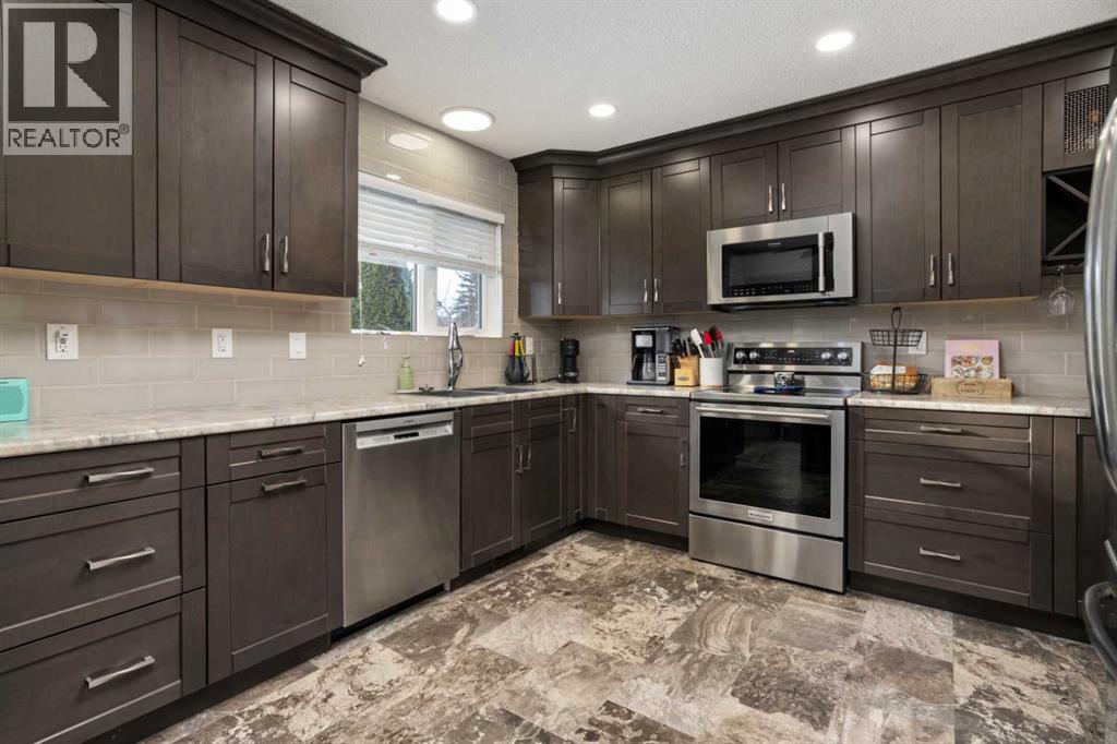 6313 Erickson Drive, Camrose, Alberta  T4V 3K1 - Photo 8 - A2303153