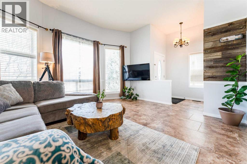 472 Country Hills Drive Nw, Calgary, Alberta  T3K 4W7 - Photo 3 - A2302141