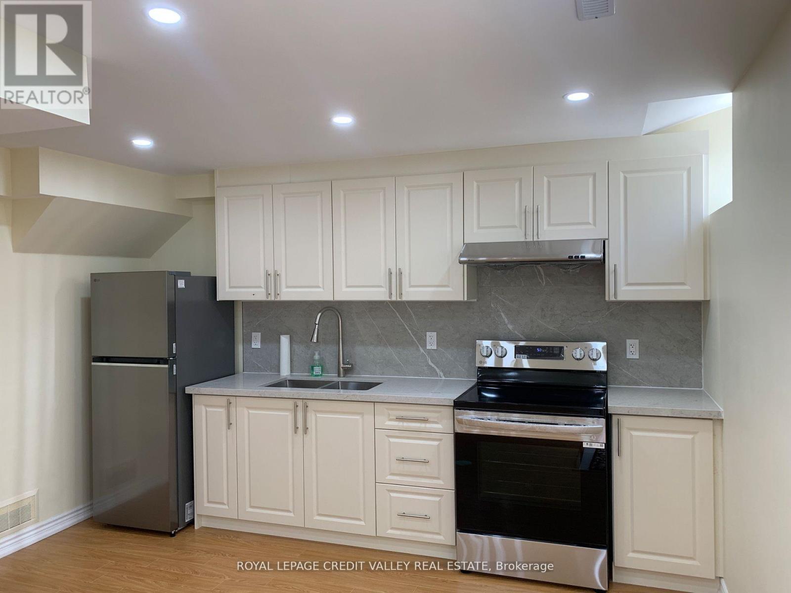 17 Patience Drive, Brampton, Ontario  L7A 2S6 - Photo 3 - W13016254