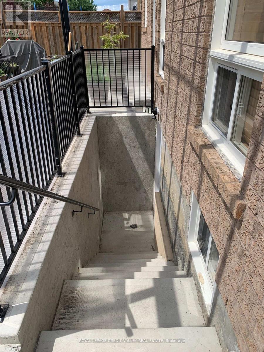 17 Patience Drive, Brampton, Ontario  L7A 2S6 - Photo 32 - W13016254